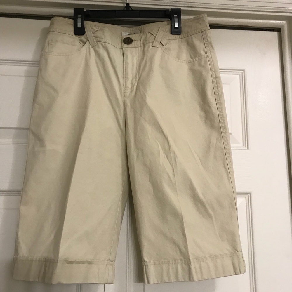 Tyler now women’s shorts size 6
